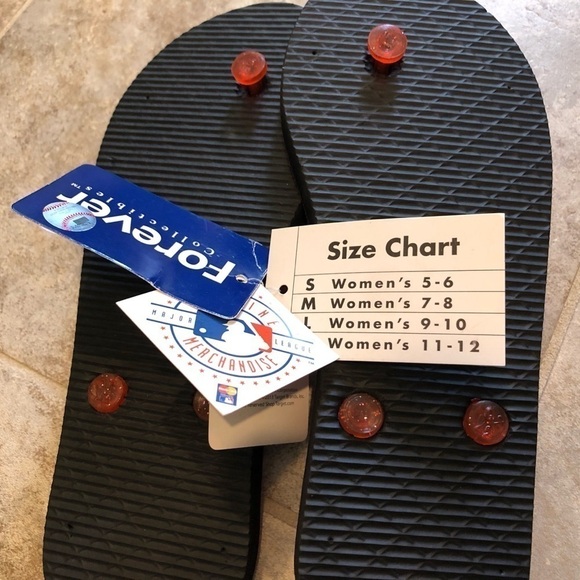 🆕 Women’s St Louis Cardinals MLB flip flops - Picture 6 of 9